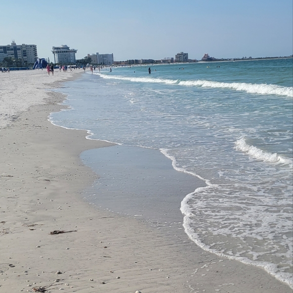 Meet your Posher, Andrea - Picture 2 of 2